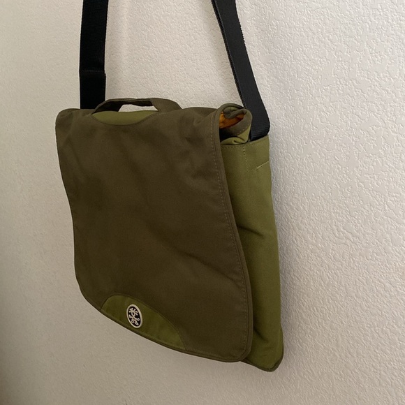 CRUMPLER The Skivvy Medium Size Olive Green Messenger Bag - Picture 3 of 7